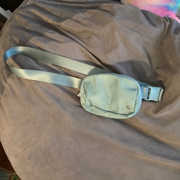 lululemon athletica Bags Lululemon Everywhere Belt Bag Green Poshmark